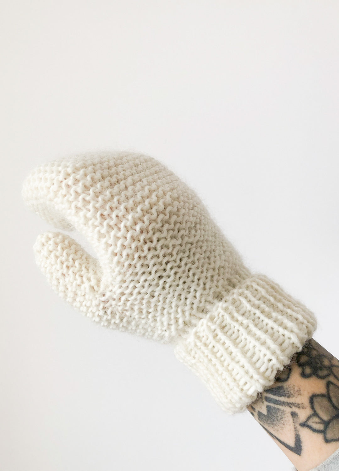 Lovely Gloves Free Pattern x @dagnazielinska_knit